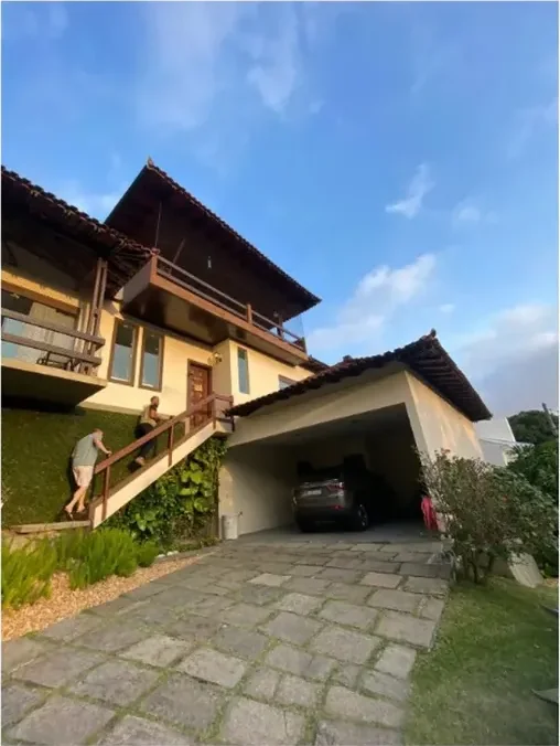 Fachada do imóvel de alto padrão vistoriado na região oceânica de Niterói