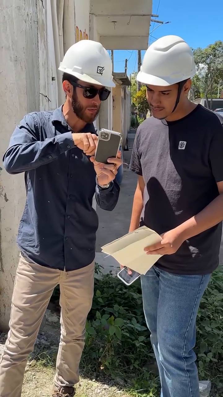 Matheus Capila em visita técnica de obra com a equipe da AQL Engenharia